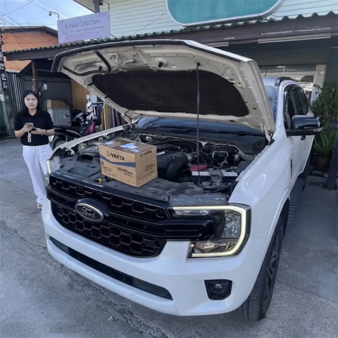 เปลี่ยนแบตเตอรี่ Varta สำหรับรถ Ford ในภูเก็ต